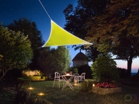 Driehoekig schaduwdoek met 107 LEDs, waterafstotend polyester, UV-bescherming 95%, 3.6 x 3.6 x 3.6 m zonne-energie verlichting,