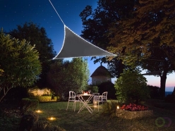 Driehoekig schaduwdoek met 107 LEDs, waterafstotend polyester, UV-bescherming 95%, 3.6 x 3.6 x 3.6 m zonne-energie LED verlichti