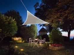 Driehoekig schaduwdoek met 107 LEDs, waterafstotend polyester, UV-bescherming 95%, 3.6 x 3.6 x 3.6 m zonne-energie LED verlichti
